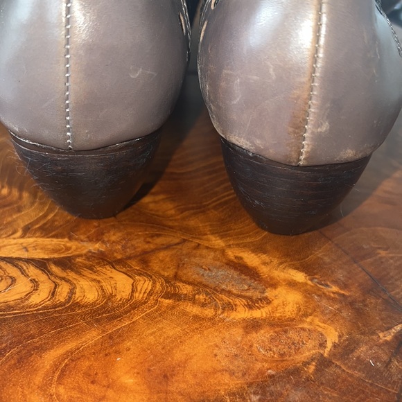Brand: All Black. Size 40, materials: tilapia fish skin & recycled newspaper. - Picture 9 of 14